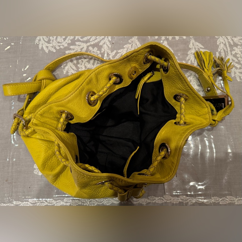 ❤️ LEATHER CHARLES DAVID STUDDED BAG IN ACID YELLOW COLOR - Picture 13 of 16